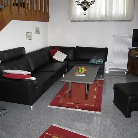 Ahorn Apartment *